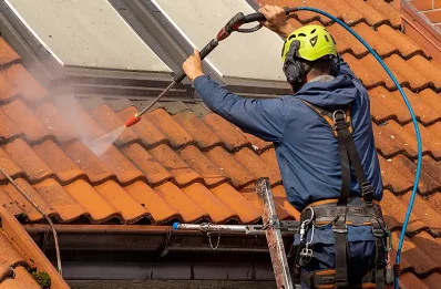 Démoussage et hydrofuge de toiture à la Frasnée